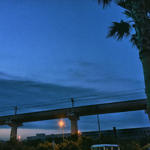 厨房脱岳裙子从后面挺进去
