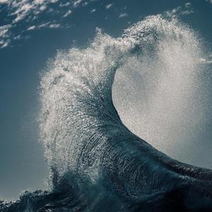 厨房脱岳裙子从后面挺进去
